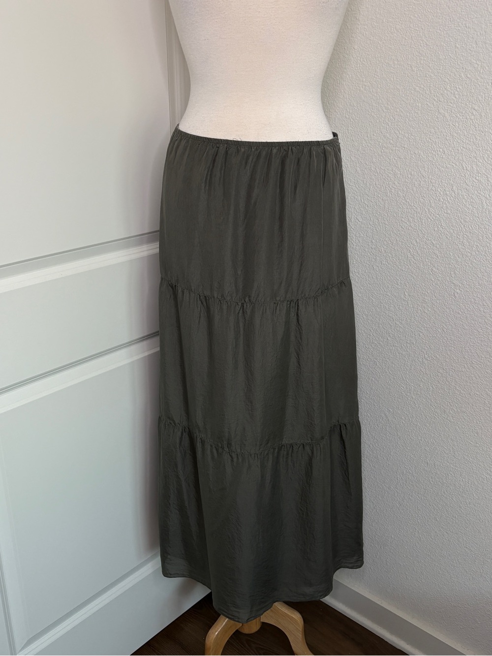 Eileen Fisher 100% Silk A-line Tiered Midi Skirt Size Large Olive Green